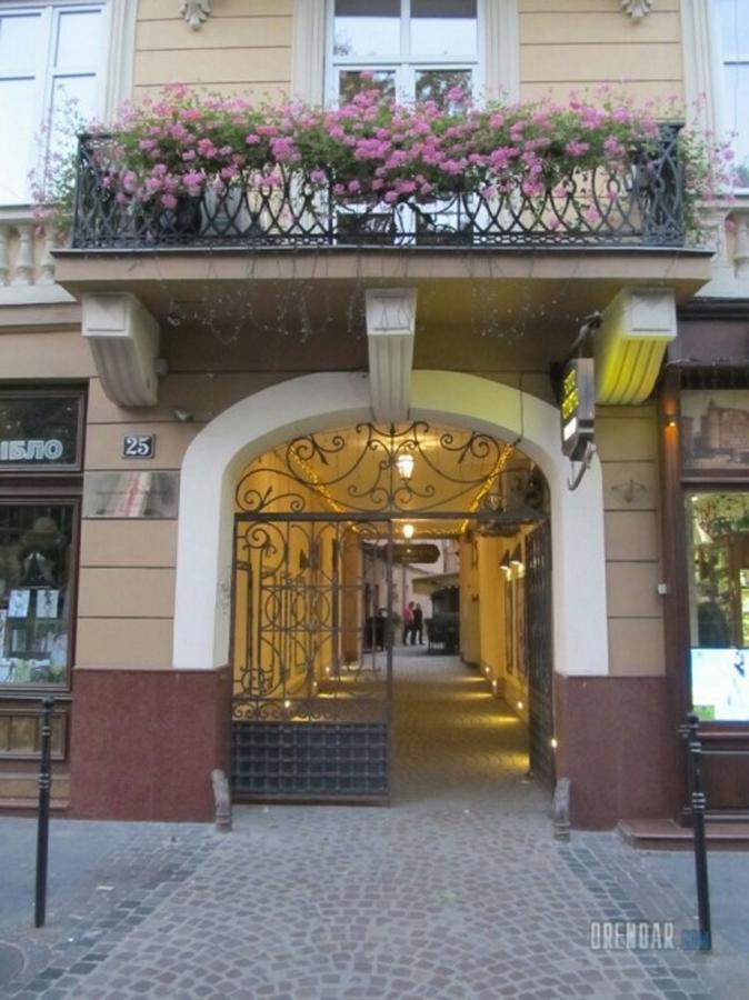 Red & Yellow Apartment Lviv Luaran gambar