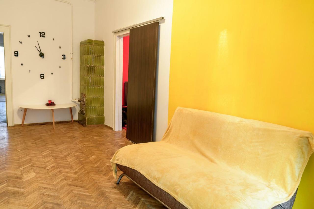 Red & Yellow Apartment Lviv Luaran gambar