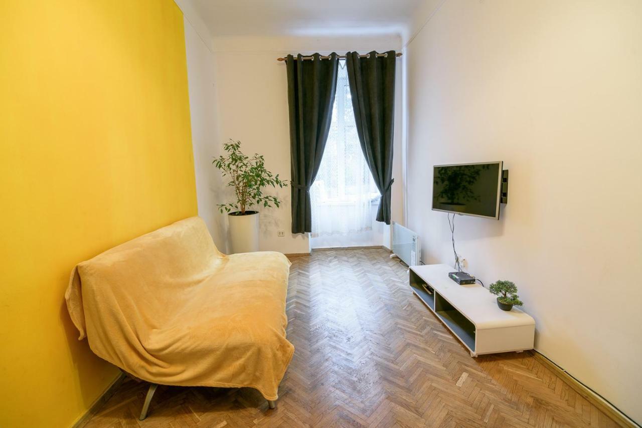 Red & Yellow Apartment Lviv Luaran gambar